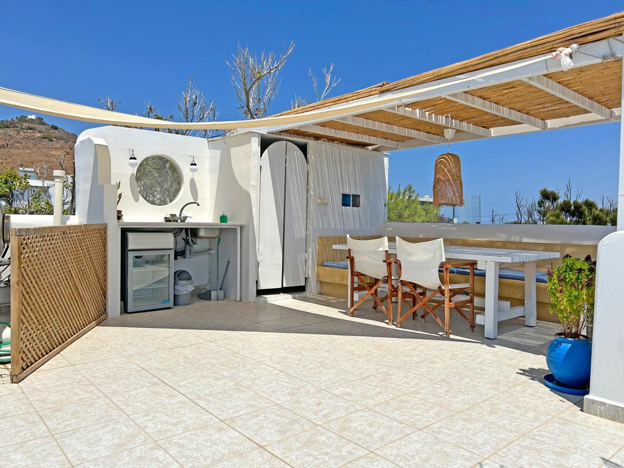 Villa Danae - Seaside Villa With Pool & Hot Tub Píszo Livádi Kültér fotó